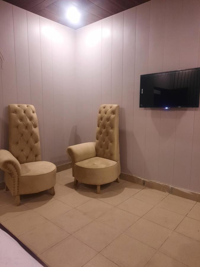 Royal Fort Executive Hotel Gulberg Лахор Экстерьер фото