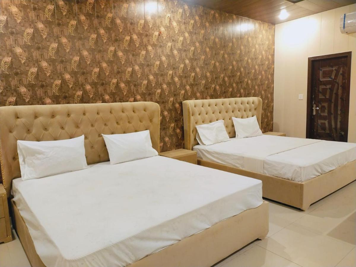 Royal Fort Executive Hotel Gulberg Лахор Номер фото