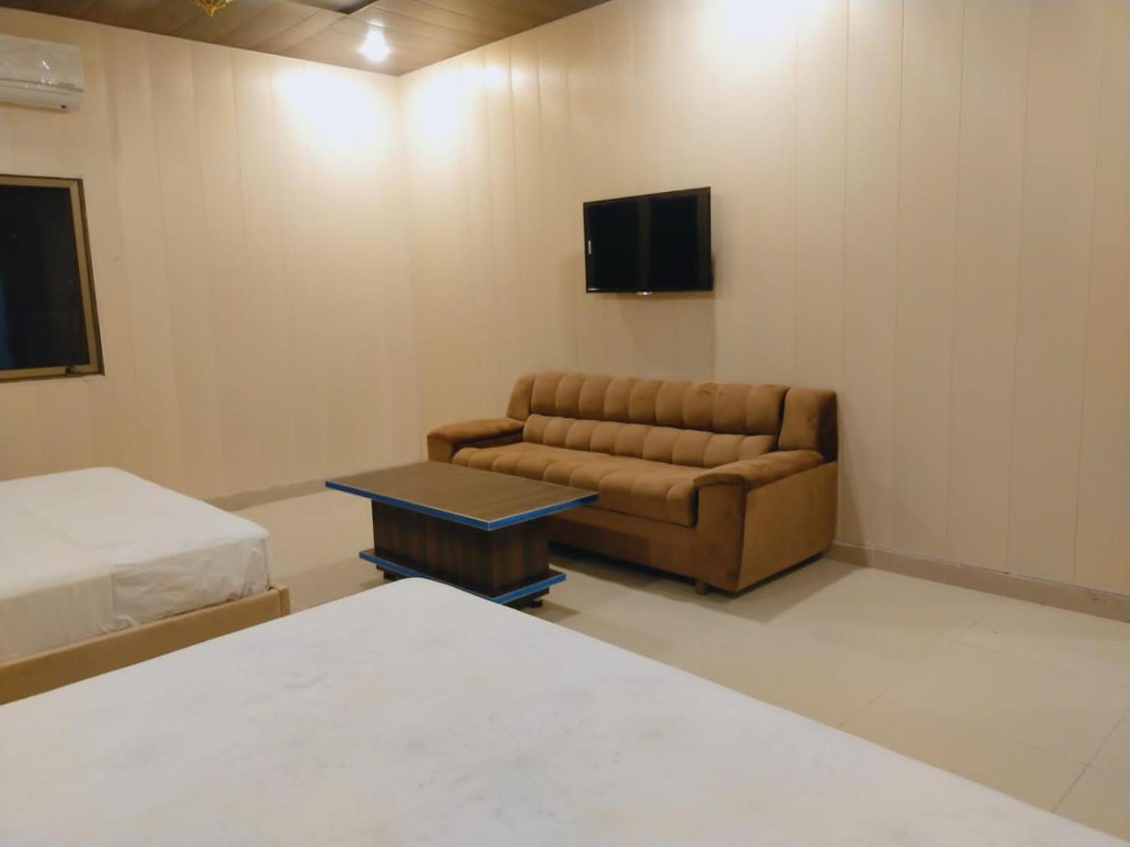Royal Fort Executive Hotel Gulberg Лахор Номер фото
