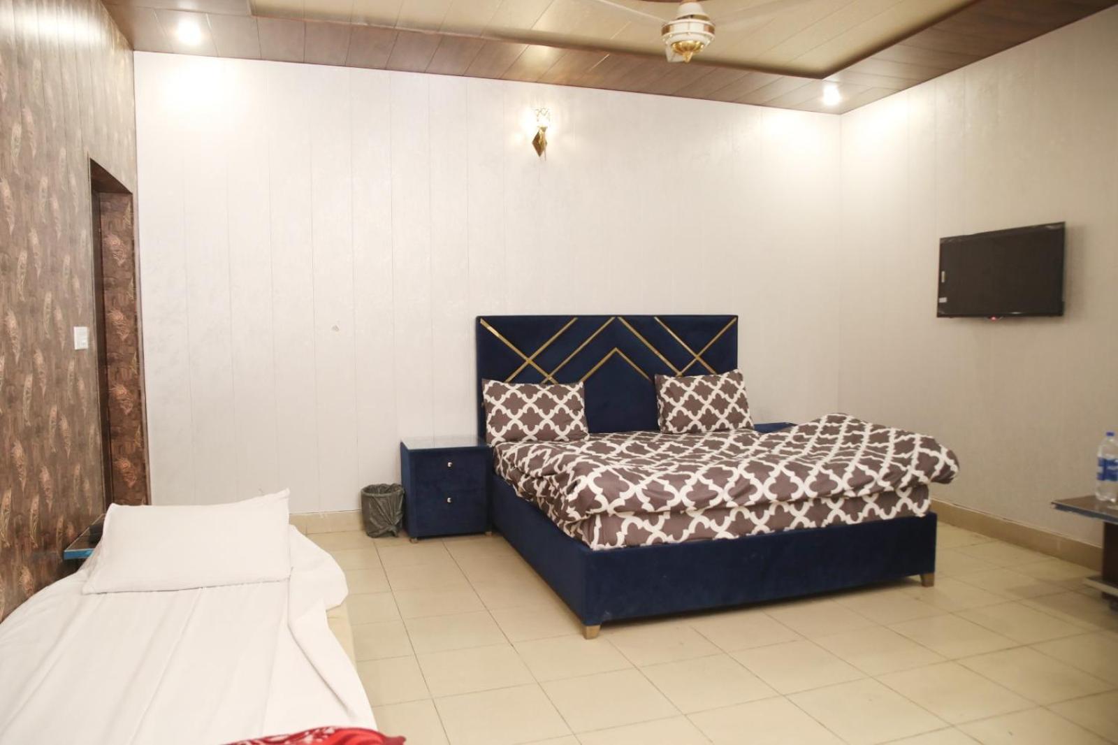 Royal Fort Executive Hotel Gulberg Лахор Экстерьер фото